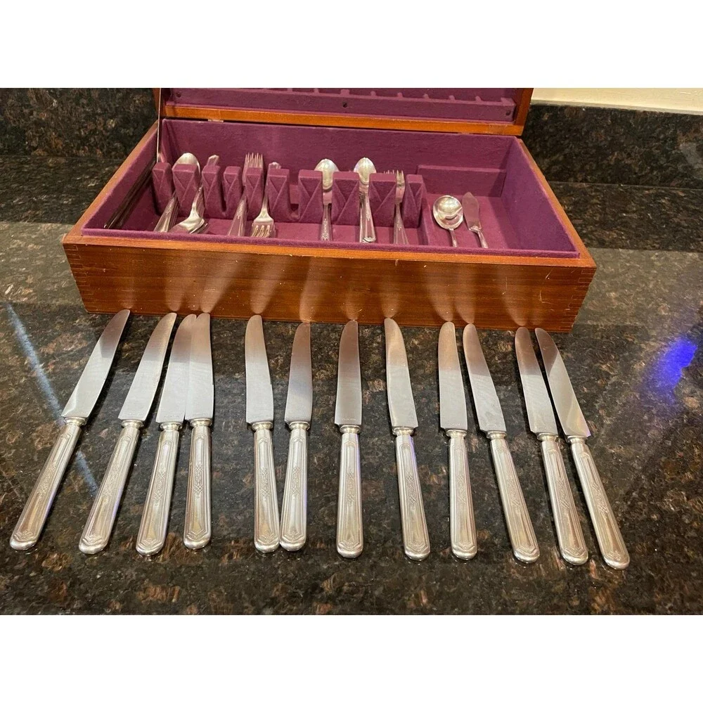 58 piece Oneida Tudor Silverplate 